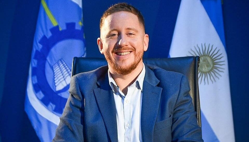 Dante Bowen anunció un 43% de aumento para los trabajadores municipales