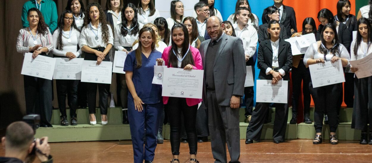 La Universidad del Chubut celebra otra Colación de Grados con 86 nuevos profesionales