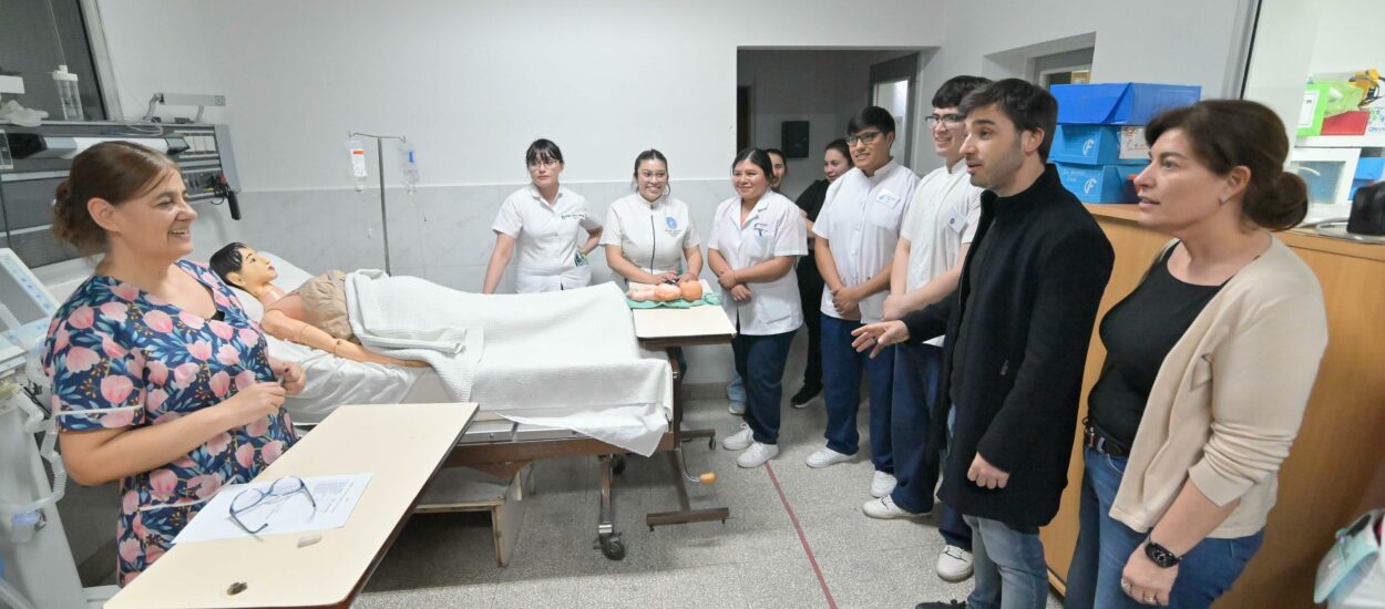 Torres inauguró centro de salud y entregó equipamiento en el Alvear