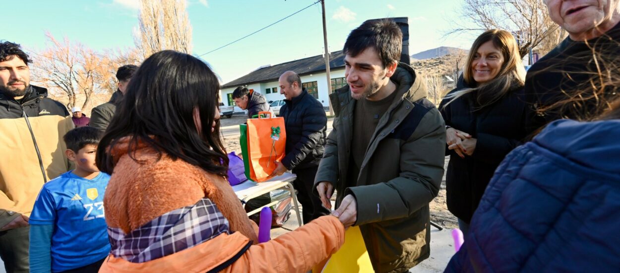 Día de la Niñez: Torres celebró con estudiantes de la Meseta y llamó a “seguir construyendo una provincia unida, fuerte e integrada”