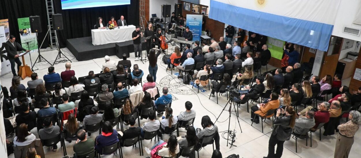 Chubut trabaja para que Madryn sea el primer puerto azul de Argentina