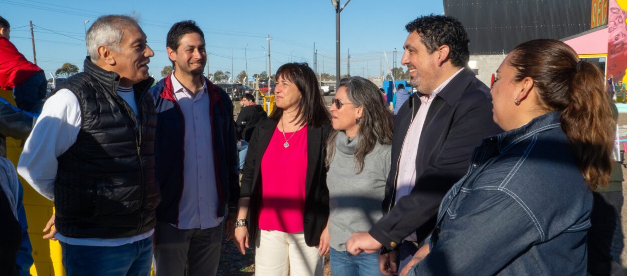 FUNCIONARIOS MUNICIPALES ACOMPAÑARON LA INAUGURACIÓN DE LA PLAZA DEL PARQUE RAWSON DEL SEC