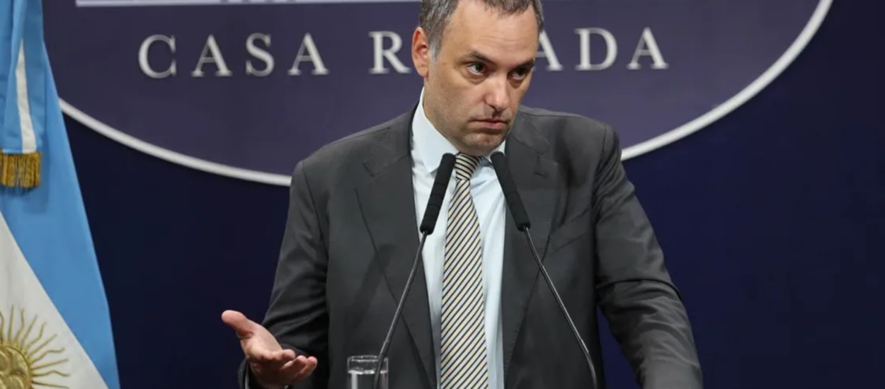 Adorni reaparece y ratifica la postura del Gobierno: “La gente se tiene que adaptar al nuevo sistema”