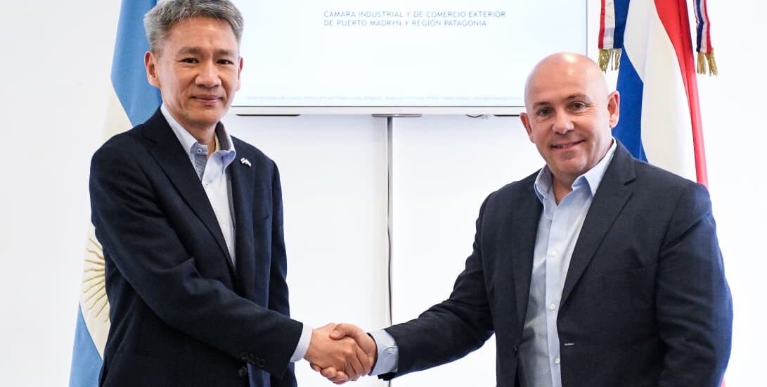 El intendente Sastre recibió al embajador de Tailandia en Puerto Madryn