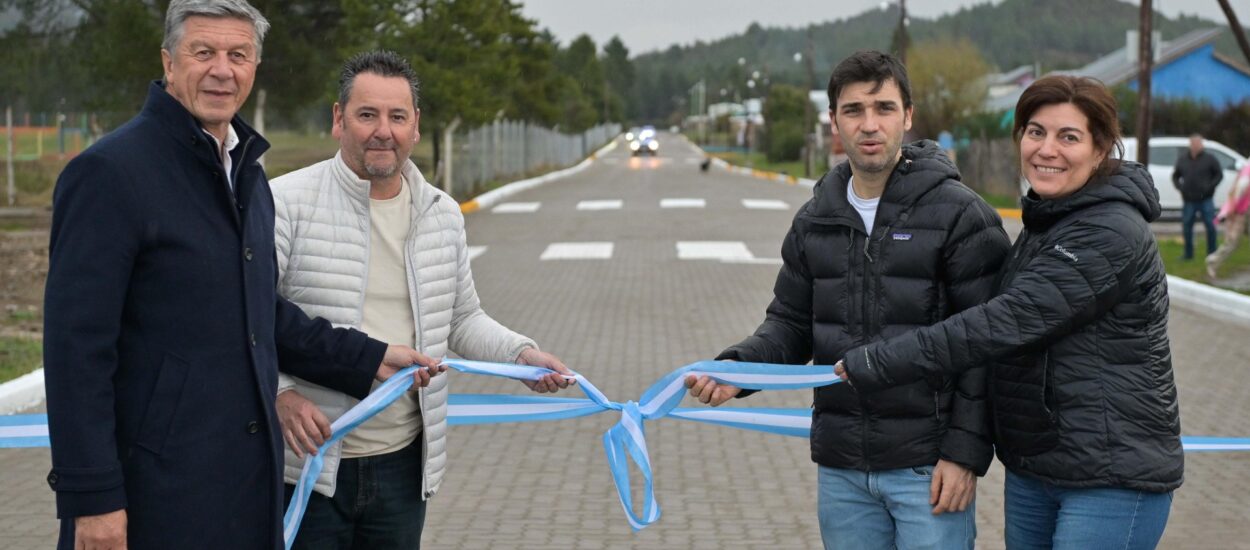 Torres entregó viviendas, Aulas Digitales Móviles y puso en marcha la primera estación de Telemedicina en Corcovado