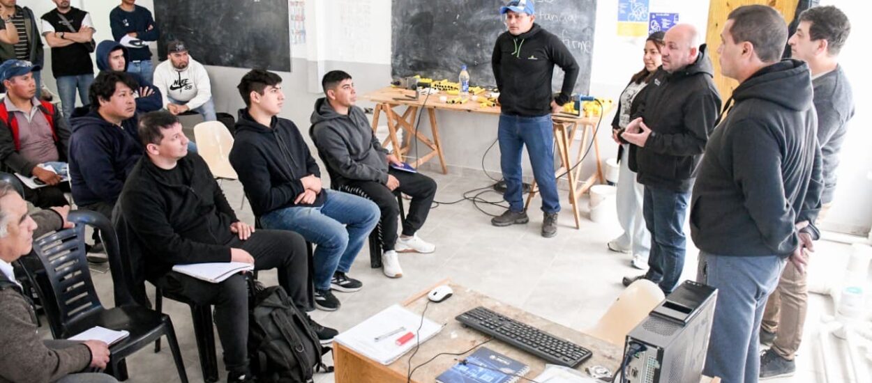 El Intendente destacó el desarrollo de numerosas capacitaciones para vecinos de Puerto Madryn