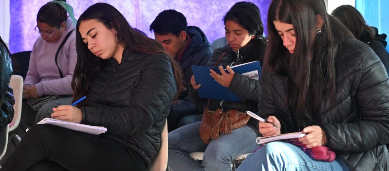 Nueva capacitación gratuita en manipulación de alimentos en el Barrio Roque González