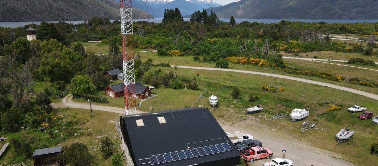 Provincia instaló un nuevo sistema fotovoltaico en el Centro de Monitoreo del Parque Nacional Lago Puelo