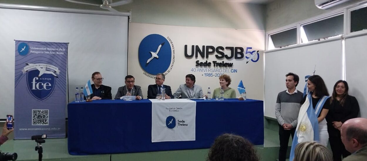 Ball asumió como decano de Económicas y llamó a que la Universidad sea actor central en la agenda de desarrollo 