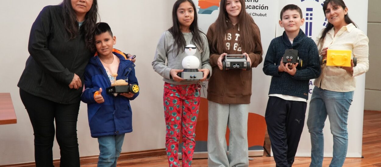 Provincia realizó jornada de cierre del Programa “Mi Primer Robot 2025”